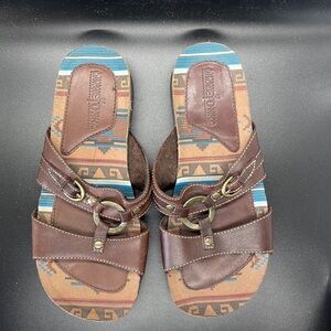 Minnetonka Leather Double Strap Slide On Sandals. Size 7. D5/A